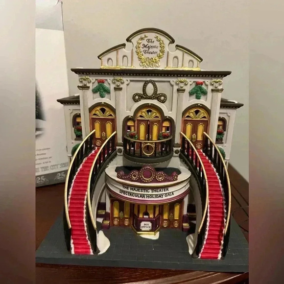 Dept 56 Christmas in the city - the majestic theatre - limited edition - Picture 10 of 14